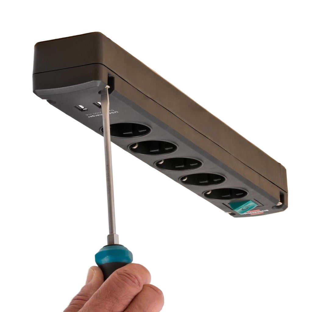 Brennenstuhl pikendusjuhe laua alla kruvikeerajaga